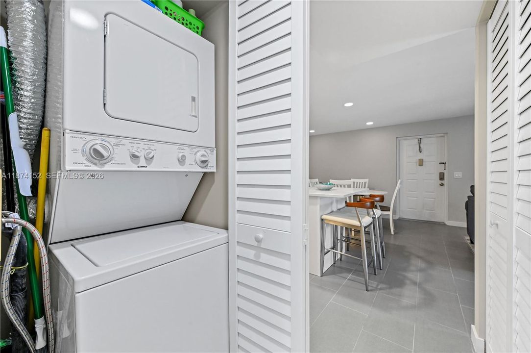 For Rent: $2,100 (2 beds, 2 baths, 1064 Square Feet)