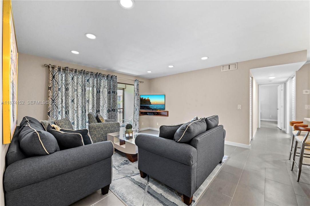 For Rent: $2,100 (2 beds, 2 baths, 1064 Square Feet)