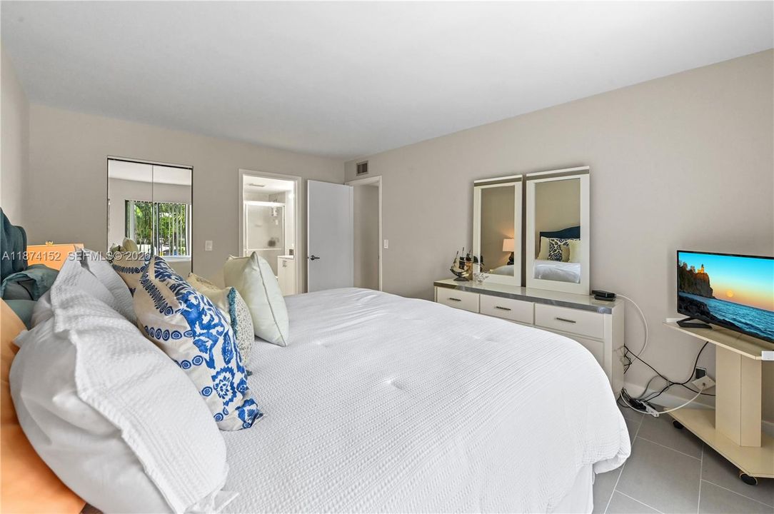 For Rent: $2,100 (2 beds, 2 baths, 1064 Square Feet)