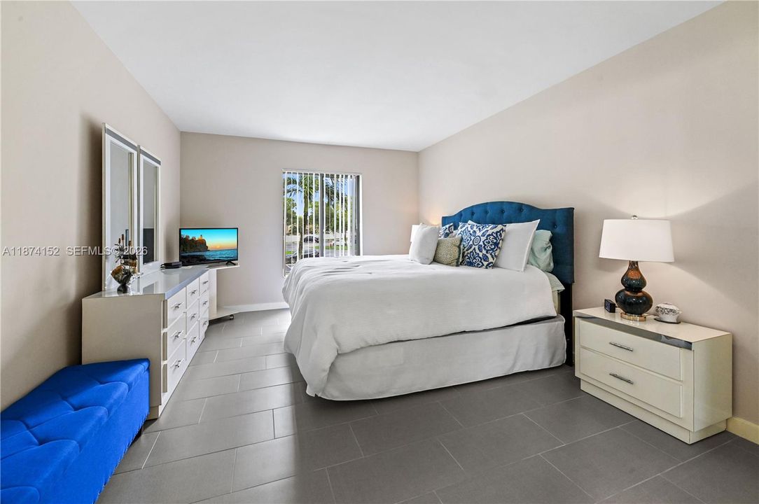 For Rent: $2,100 (2 beds, 2 baths, 1064 Square Feet)