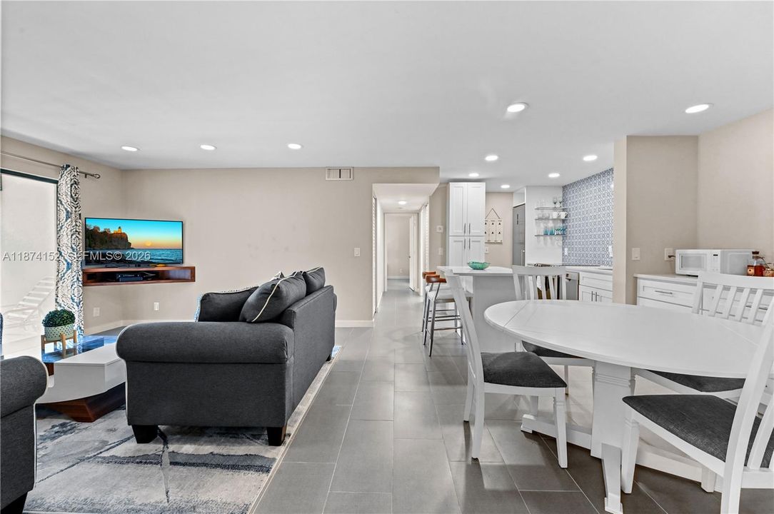 For Rent: $2,100 (2 beds, 2 baths, 1064 Square Feet)