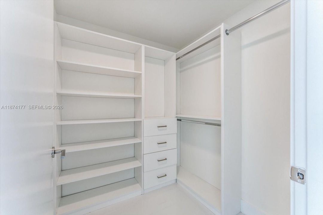 For Sale: $980,000 (2 beds, 3 baths, 1524 Square Feet)
