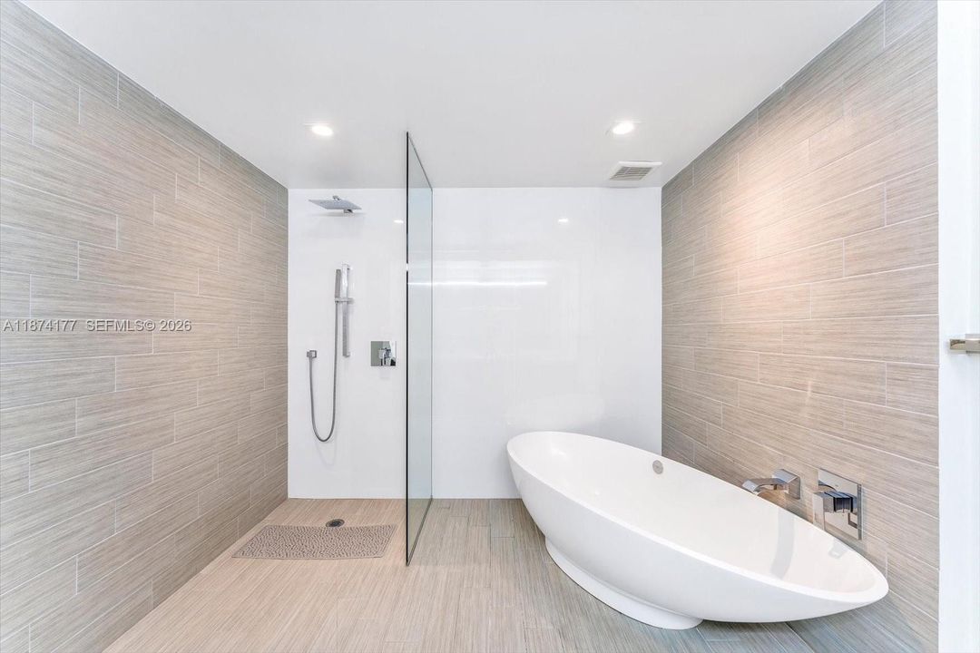 For Sale: $980,000 (2 beds, 3 baths, 1524 Square Feet)