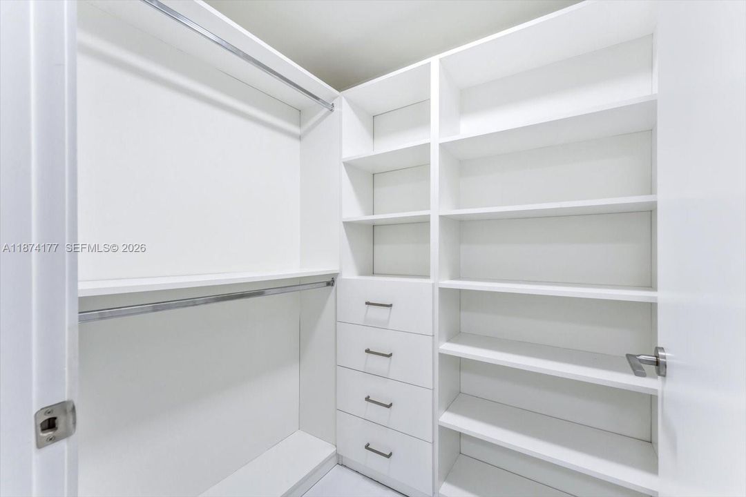 For Sale: $980,000 (2 beds, 3 baths, 1524 Square Feet)