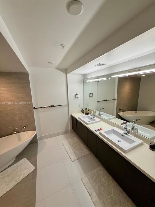 待售: $1,060,000 (2 贝兹, 3 浴室, 1524 平方英尺)