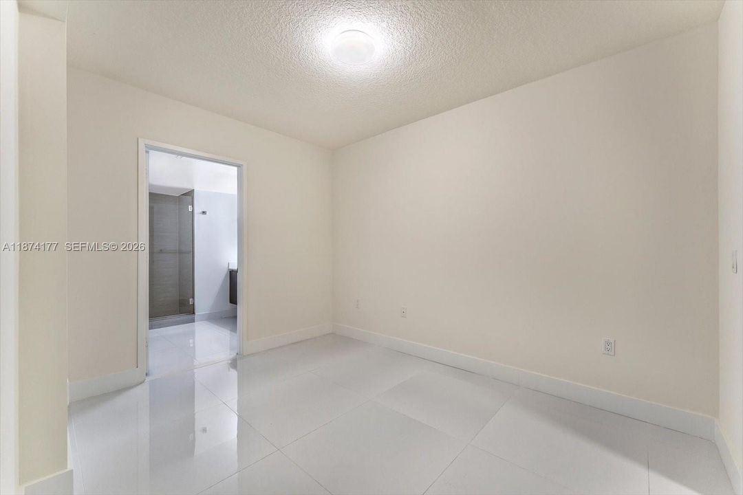 For Sale: $980,000 (2 beds, 3 baths, 1524 Square Feet)