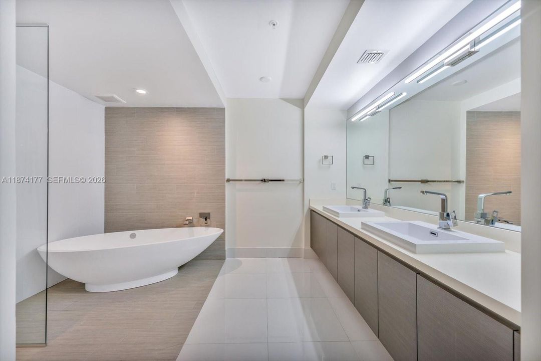 For Sale: $980,000 (2 beds, 3 baths, 1524 Square Feet)
