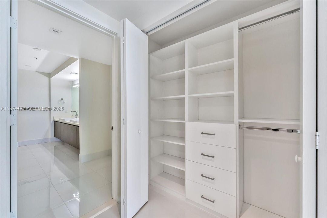 For Sale: $980,000 (2 beds, 3 baths, 1524 Square Feet)