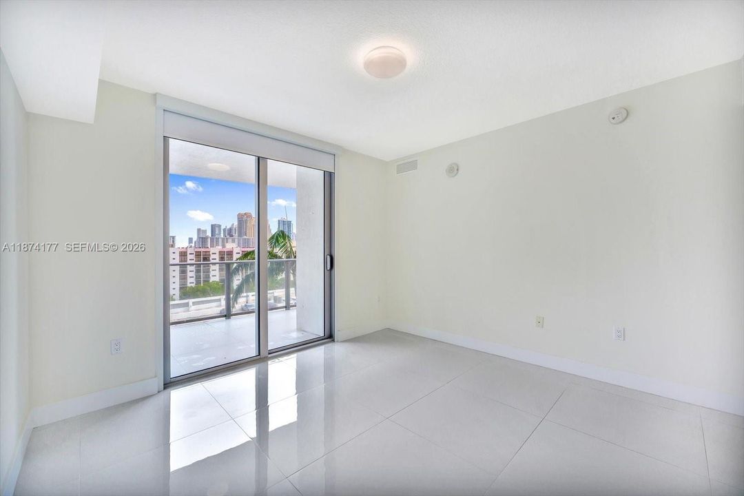 For Sale: $980,000 (2 beds, 3 baths, 1524 Square Feet)