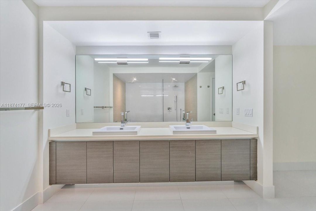 For Sale: $980,000 (2 beds, 3 baths, 1524 Square Feet)