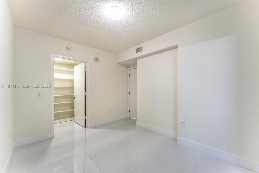 For Sale: $980,000 (2 beds, 3 baths, 1524 Square Feet)