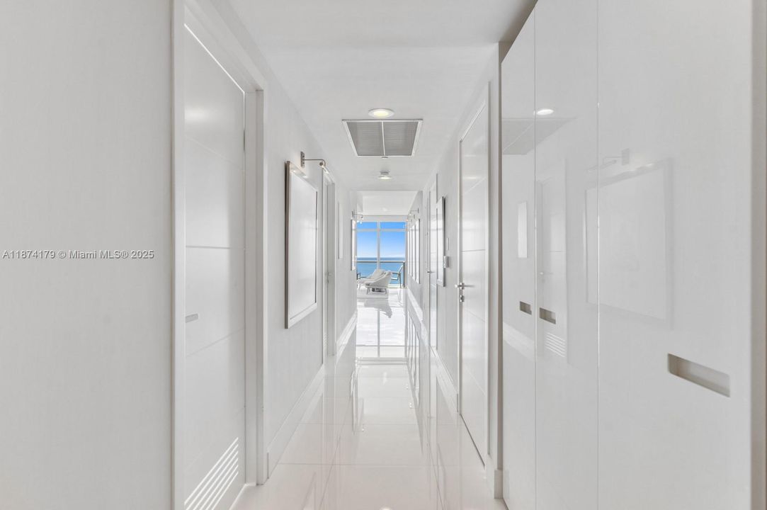 For Sale: $4,650,000 (3 beds, 2 baths, 1837 Square Feet)