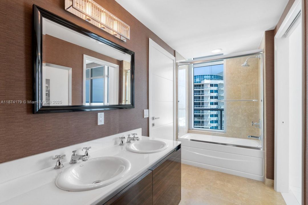 For Sale: $4,650,000 (3 beds, 2 baths, 1837 Square Feet)