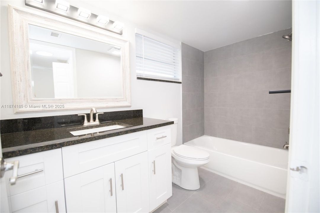 Active With Contract: $1,850 (1 beds, 1 baths, 687 Square Feet)