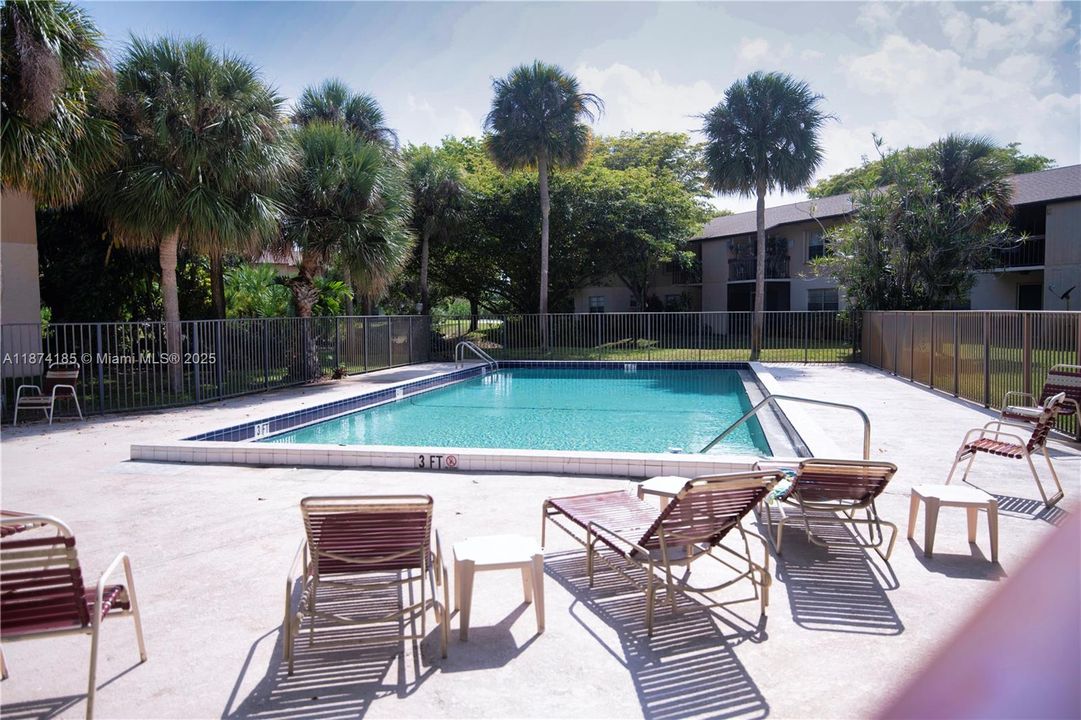 Active With Contract: $1,850 (1 beds, 1 baths, 687 Square Feet)