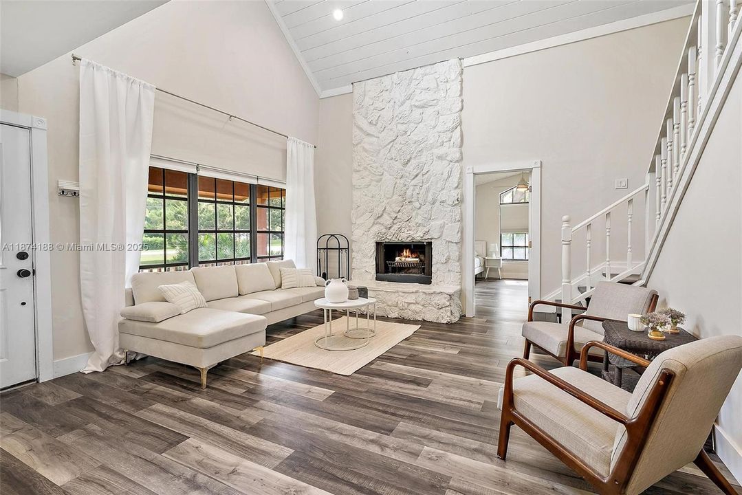 最近租的: $4,000 (3 贝兹, 2 浴室, 2000 平方英尺)