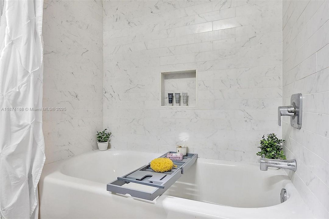 最近租的: $4,000 (3 贝兹, 2 浴室, 2000 平方英尺)