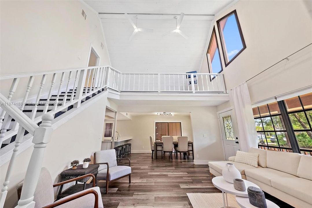 最近租的: $4,000 (3 贝兹, 2 浴室, 2000 平方英尺)