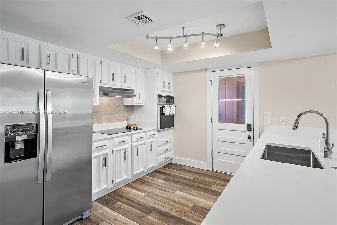 最近租的: $4,000 (3 贝兹, 2 浴室, 2000 平方英尺)