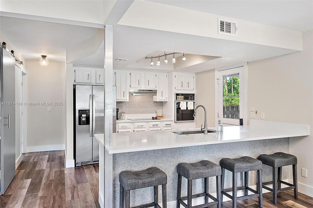 最近租的: $4,000 (3 贝兹, 2 浴室, 2000 平方英尺)