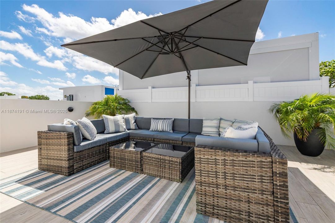 待售: $945,000 (3 贝兹, 2 浴室, 1579 平方英尺)