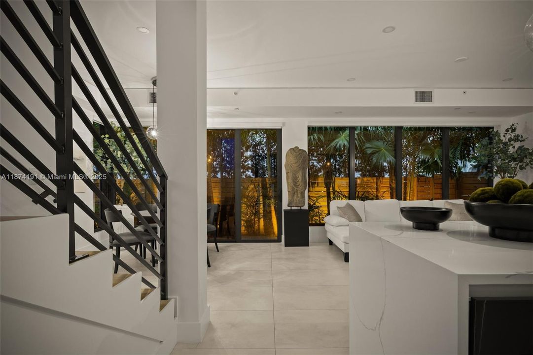 待售: $945,000 (3 贝兹, 2 浴室, 1579 平方英尺)