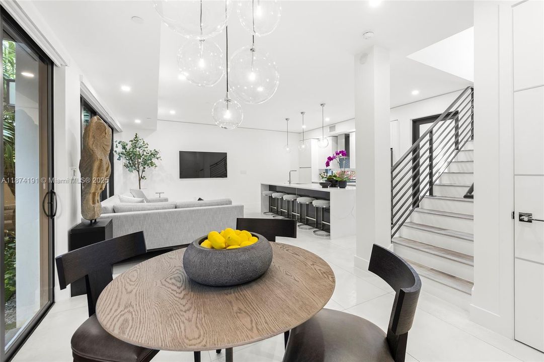 待售: $945,000 (3 贝兹, 2 浴室, 1579 平方英尺)