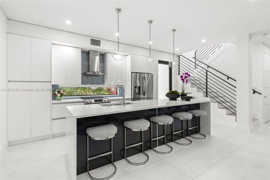 待售: $945,000 (3 贝兹, 2 浴室, 1579 平方英尺)