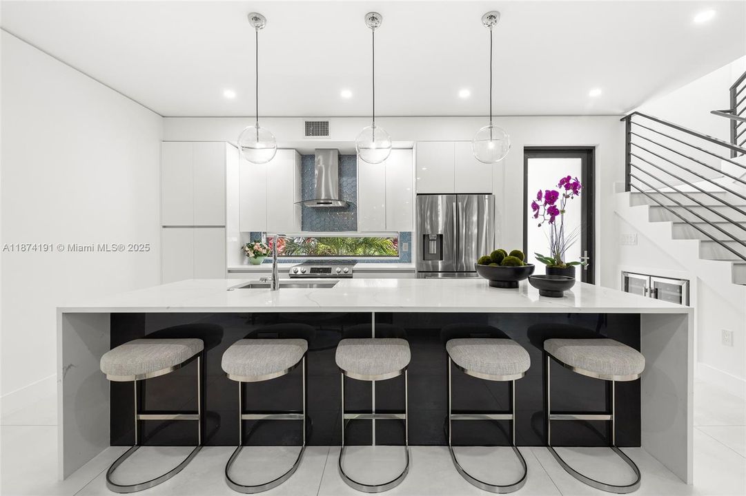 待售: $945,000 (3 贝兹, 2 浴室, 1579 平方英尺)