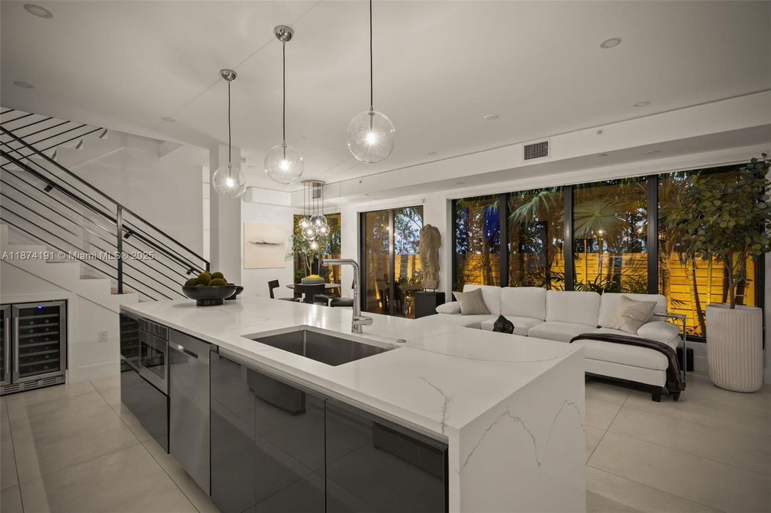 待售: $945,000 (3 贝兹, 2 浴室, 1579 平方英尺)