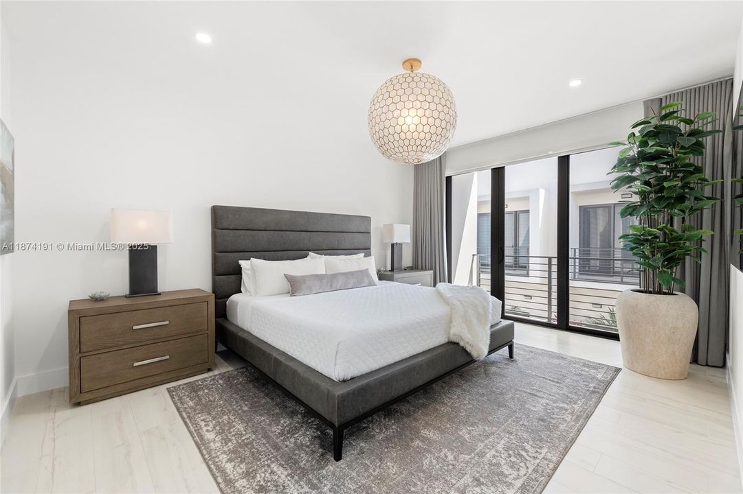 待售: $945,000 (3 贝兹, 2 浴室, 1579 平方英尺)