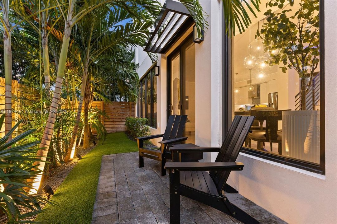 待售: $945,000 (3 贝兹, 2 浴室, 1579 平方英尺)