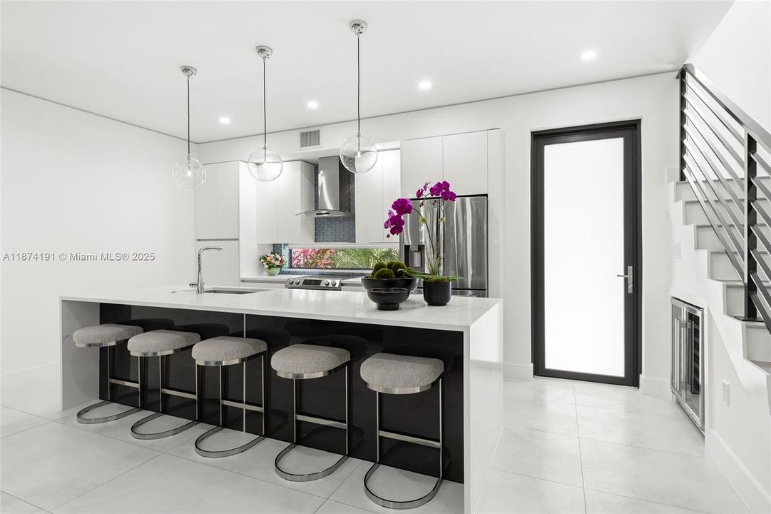 待售: $945,000 (3 贝兹, 2 浴室, 1579 平方英尺)