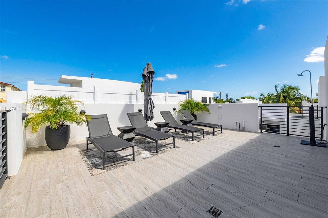 待售: $945,000 (3 贝兹, 2 浴室, 1579 平方英尺)