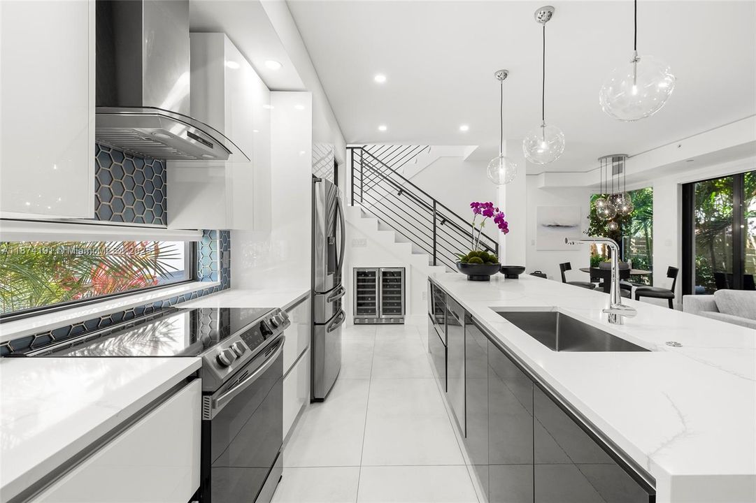 待售: $945,000 (3 贝兹, 2 浴室, 1579 平方英尺)