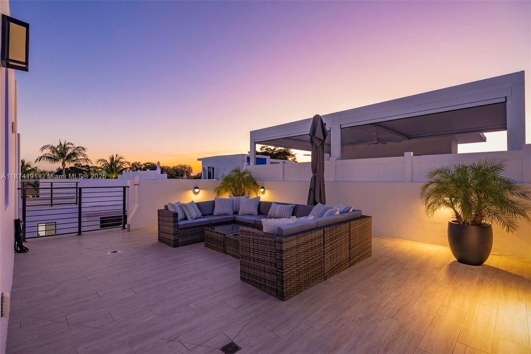 待售: $945,000 (3 贝兹, 2 浴室, 1579 平方英尺)