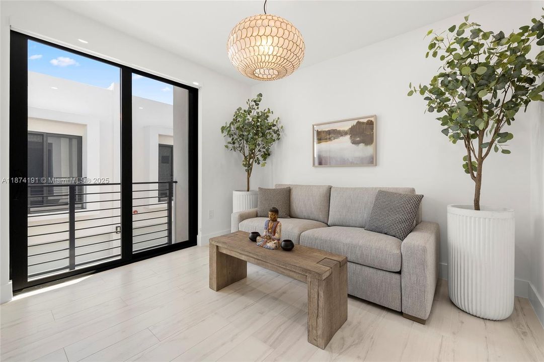 待售: $945,000 (3 贝兹, 2 浴室, 1579 平方英尺)