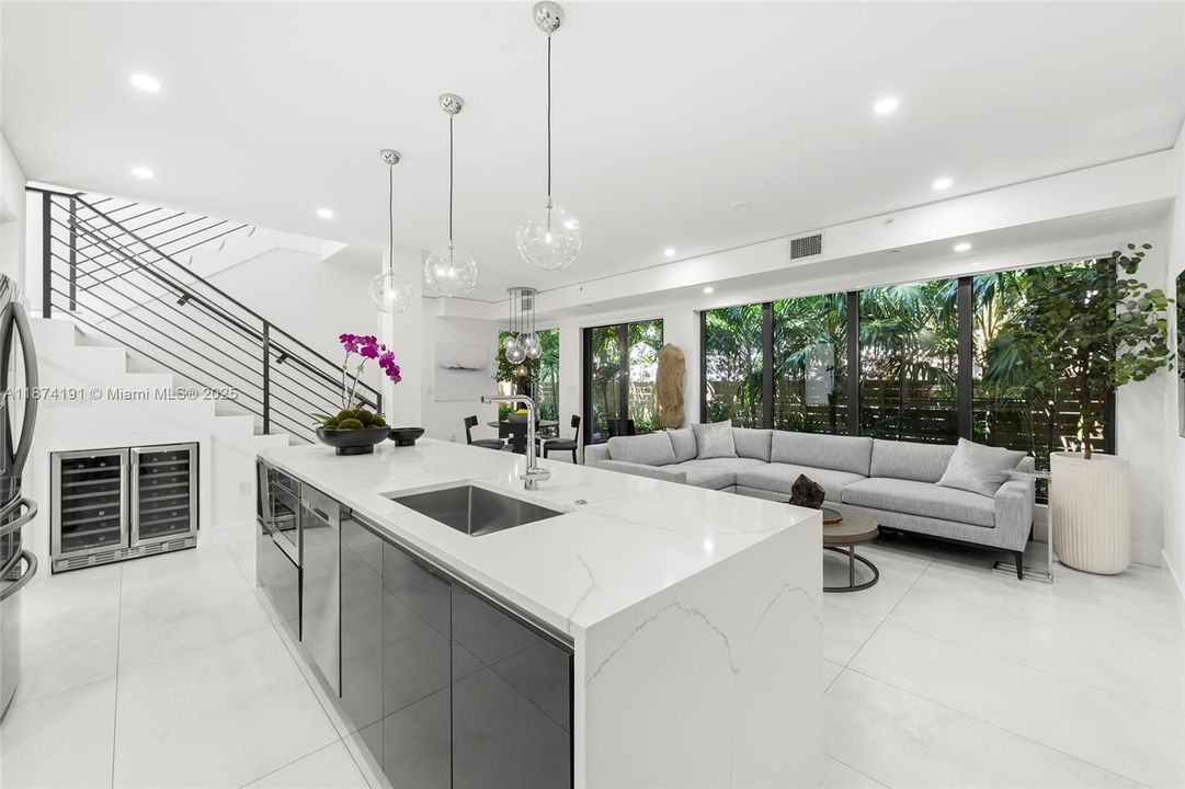 待售: $945,000 (3 贝兹, 2 浴室, 1579 平方英尺)