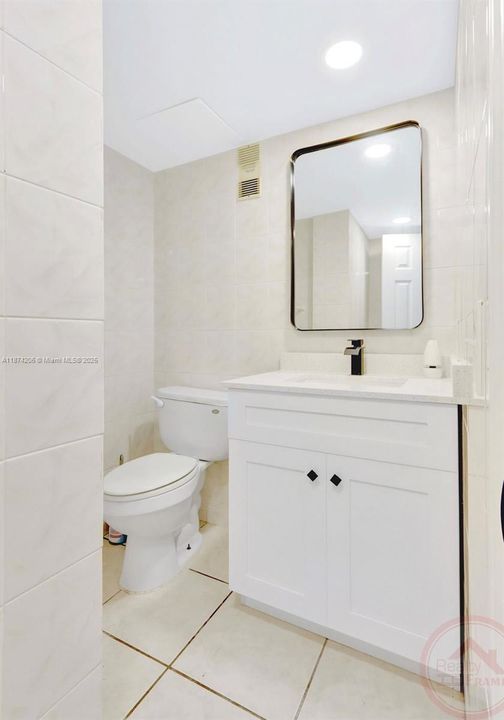 待售: $230,000 (2 贝兹, 1 浴室, 748 平方英尺)