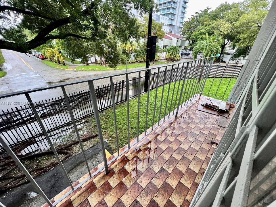 待售: $230,000 (2 贝兹, 1 浴室, 748 平方英尺)