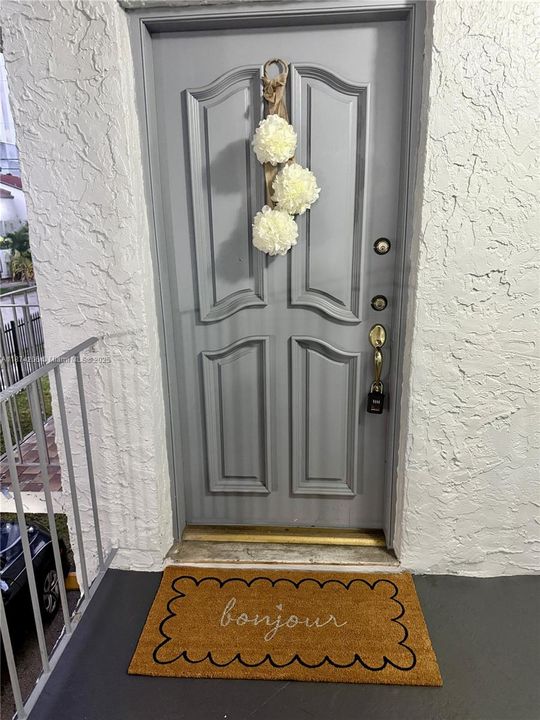 待售: $230,000 (2 贝兹, 1 浴室, 748 平方英尺)