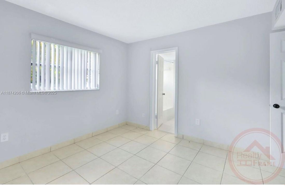 待售: $230,000 (2 贝兹, 1 浴室, 748 平方英尺)