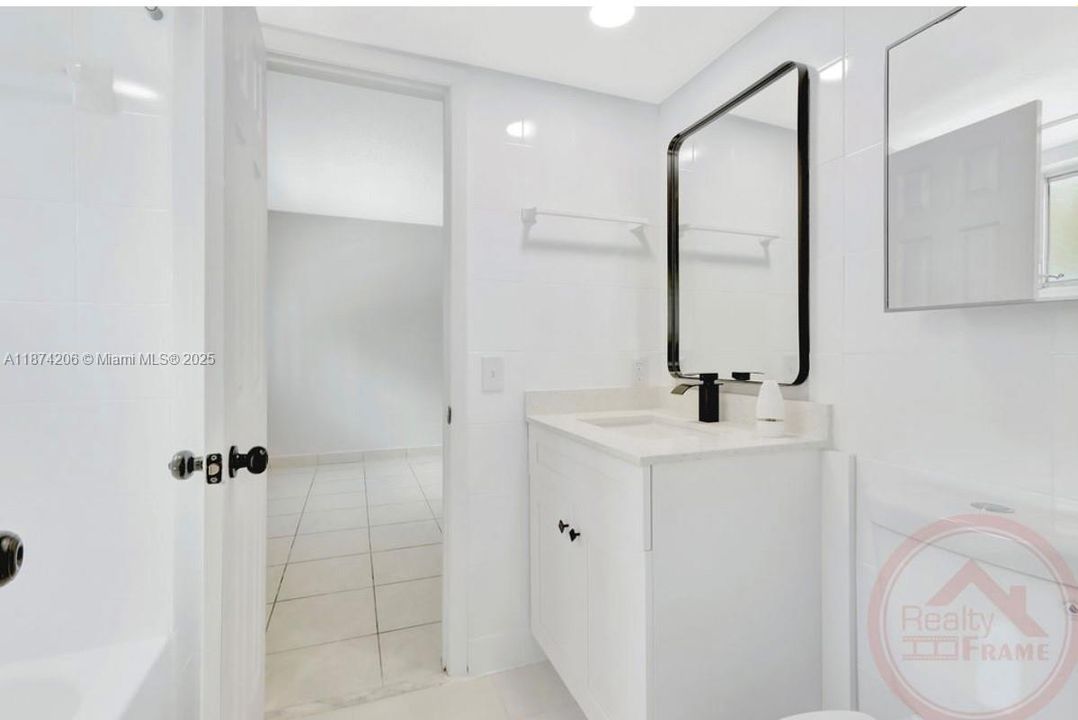 待售: $230,000 (2 贝兹, 1 浴室, 748 平方英尺)