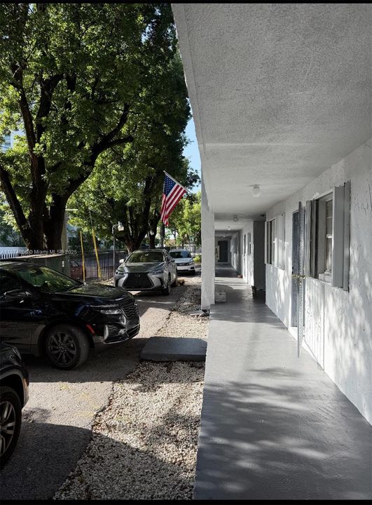 待售: $230,000 (2 贝兹, 1 浴室, 748 平方英尺)