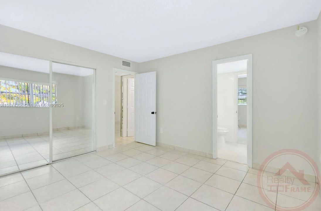 待售: $230,000 (2 贝兹, 1 浴室, 748 平方英尺)