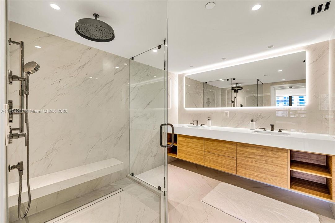 На продажу: $2,095,000 (3 спален, 2 ванн, 1735 Квадратных фут)