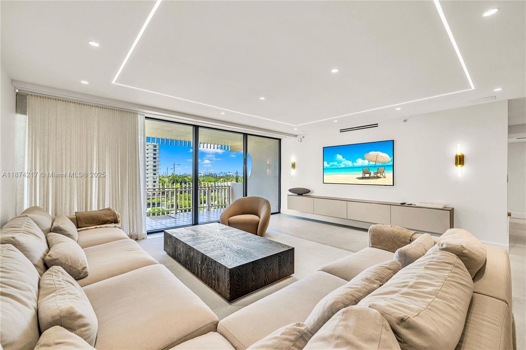 Activo con contrato: $11,950 (3 camas, 2 baños, 1735 Pies cuadrados)