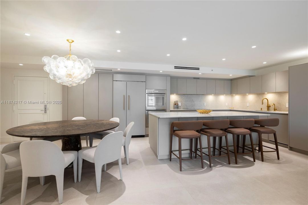 Activo con contrato: $11,950 (3 camas, 2 baños, 1735 Pies cuadrados)