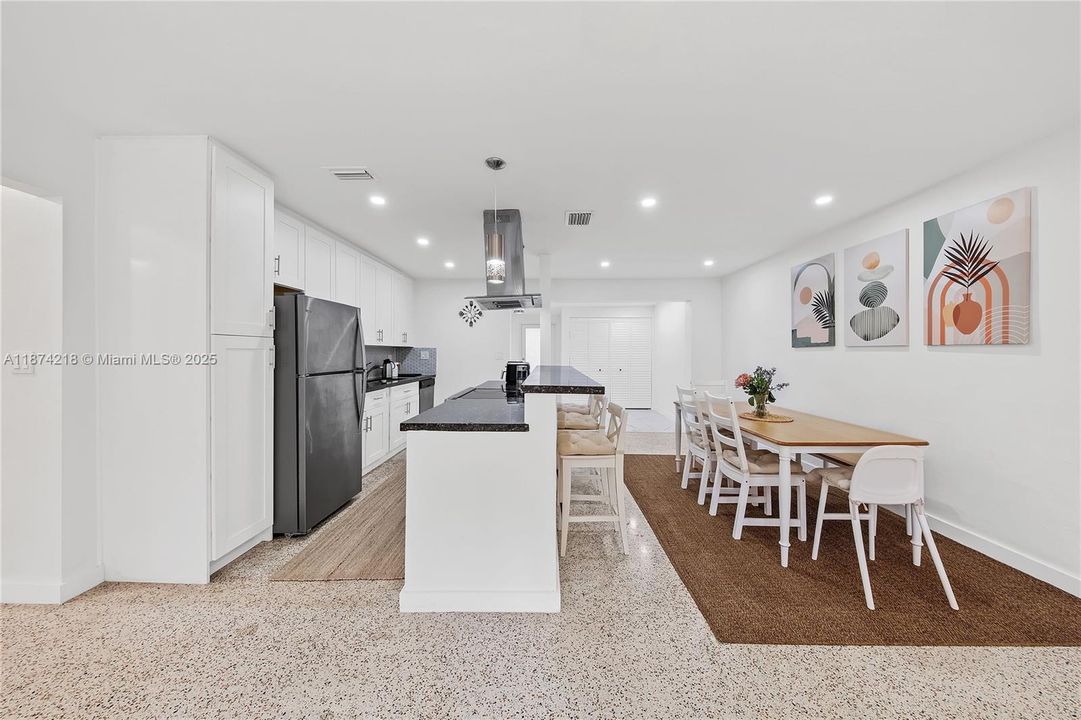 Недавно арендовано: $3,895 (3 спален, 2 ванн, 2330 Квадратных фут)