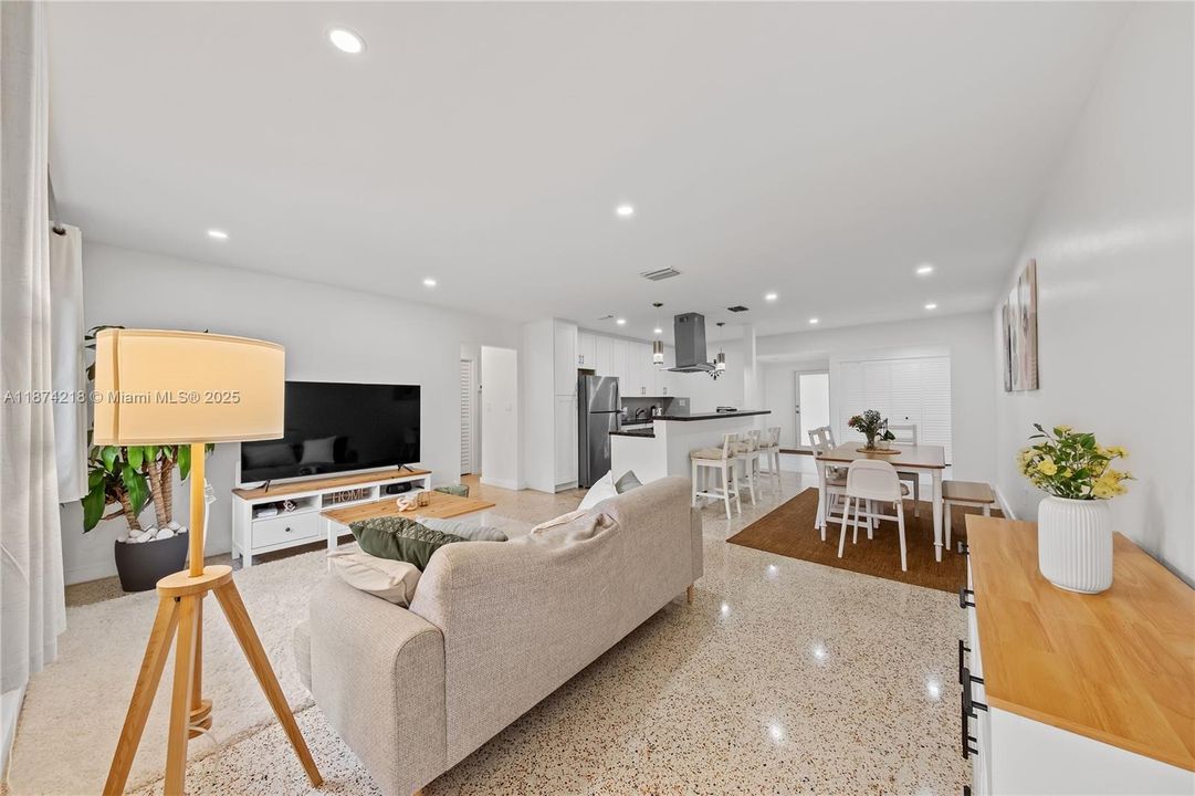 Недавно арендовано: $3,895 (3 спален, 2 ванн, 2330 Квадратных фут)